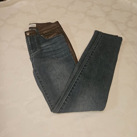 **Ecru Trendy Two-Toned Denim Jeans** - Picture 1 of 11